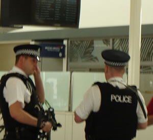 london_edin_police_machine_guns.jpg